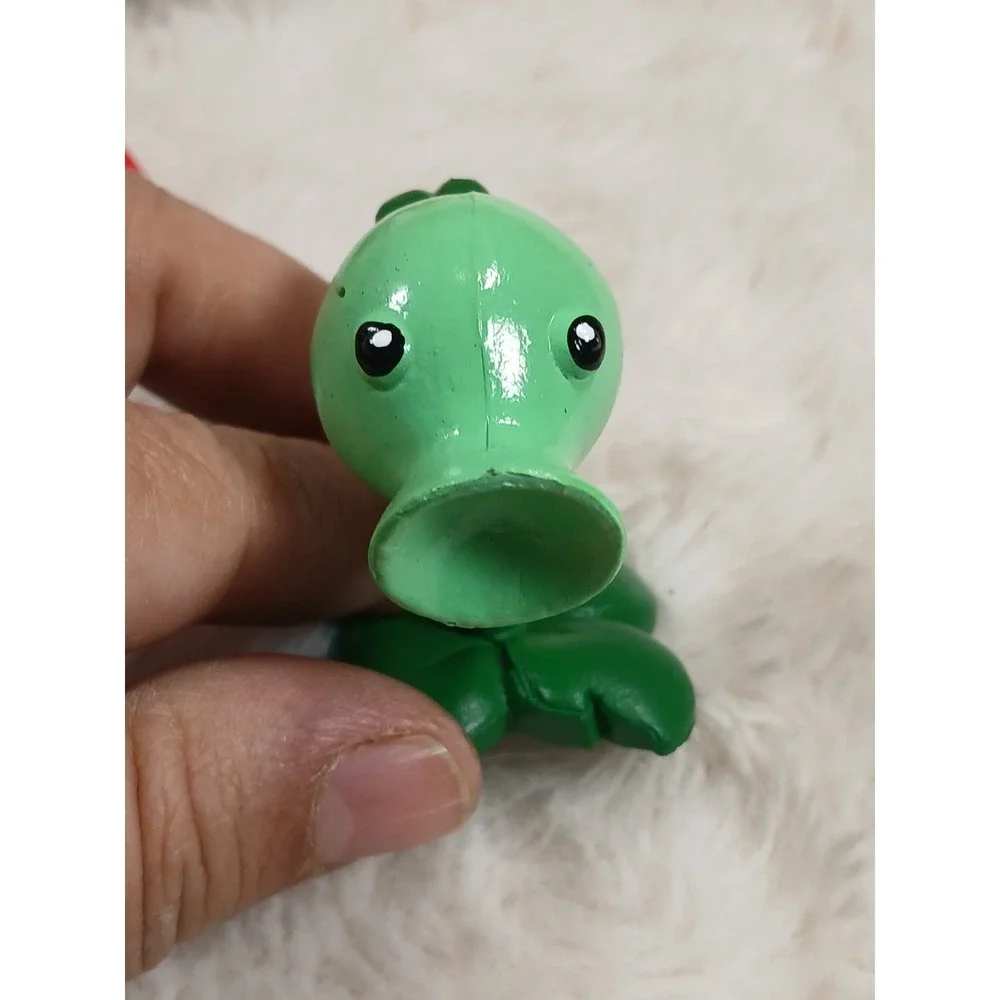 Plants Vs. Zombies Large Lot of 9 Figures cake‎ topper toys used
